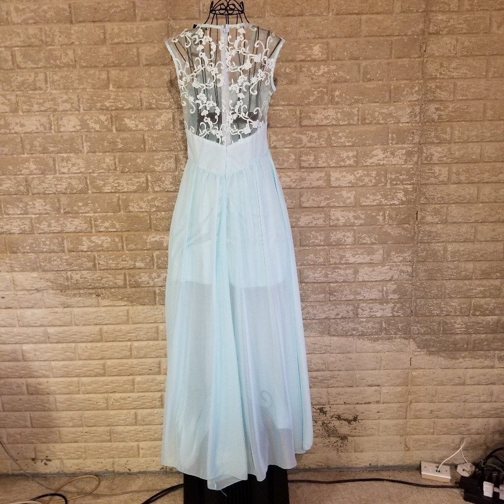 Absolutely Stunning evening gown - Picture 6 of 7